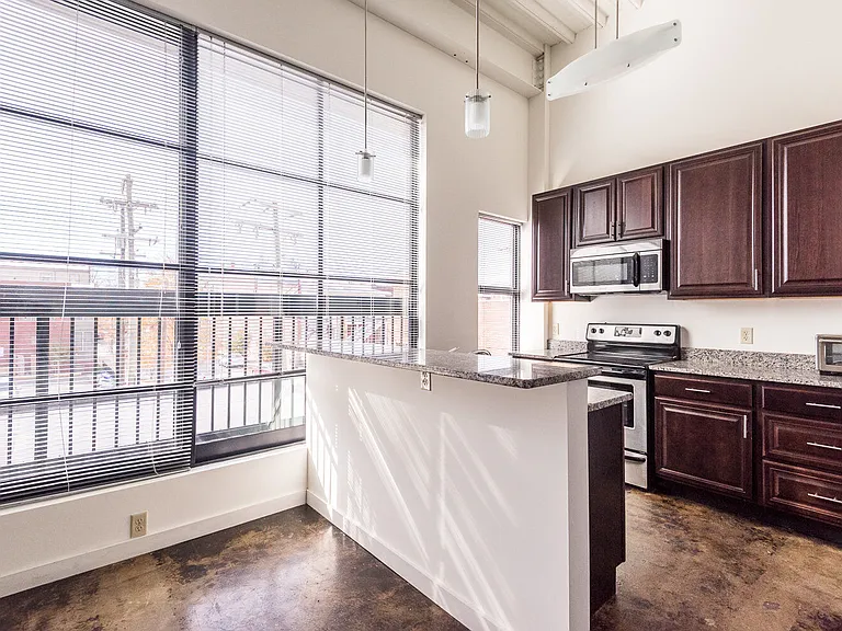 2617 W Broad St — Photo 7
