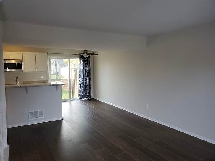 2nd image of 5005 Stoneybrook Blvd #5005