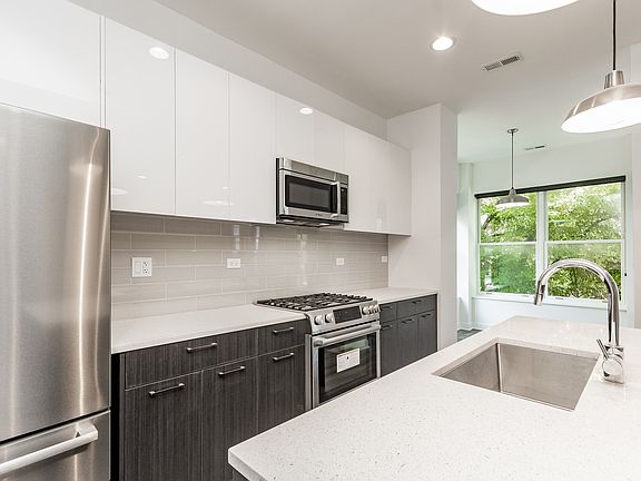 5th image of 2422 N Orchard St Unit 4