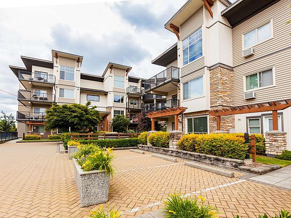 2nd image of 11935 Burnett St #109