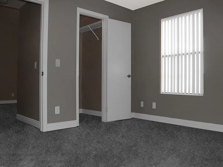 Mandalay Bay Apartments — Photo 15