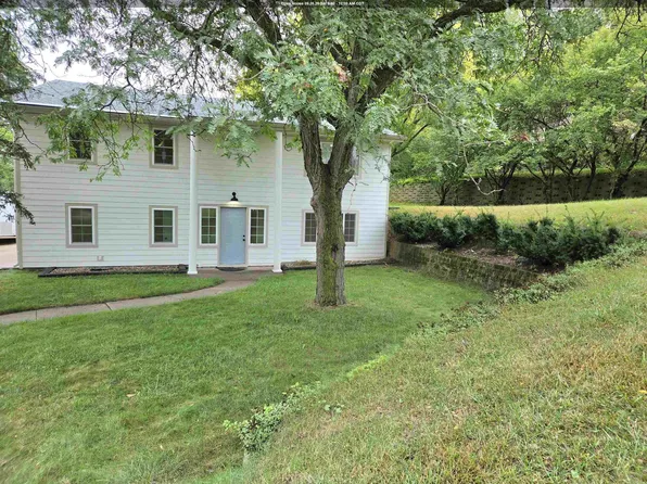 4860 Skyline Dr, Sioux City, IA 51104