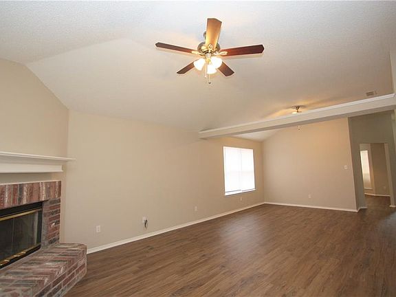 3rd image of 10908 Deauville Cir N