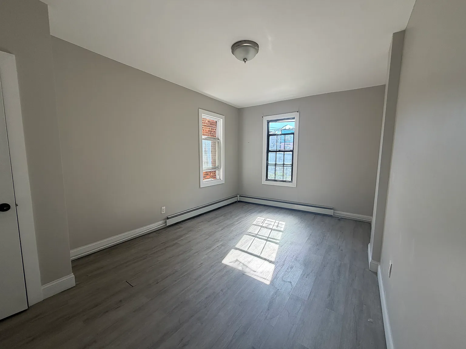 2 bed, 1000 sqft, $1,950 — Photo 2