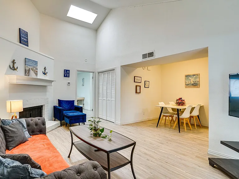 6646 E Lovers Ln — Photo 39
