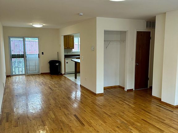 3rd image of 107 Beach St