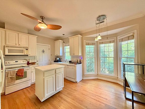 4th image of 1105 Banbury Woods Pl