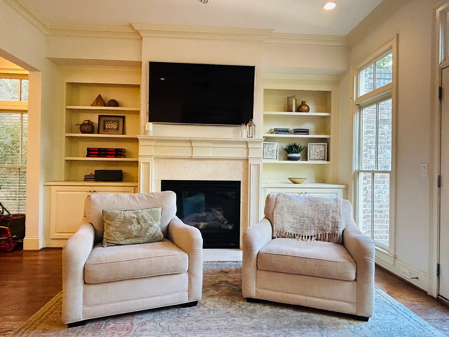 3 bed, 3.5 bath, 2400 sqft, $3,600 — Photo 3