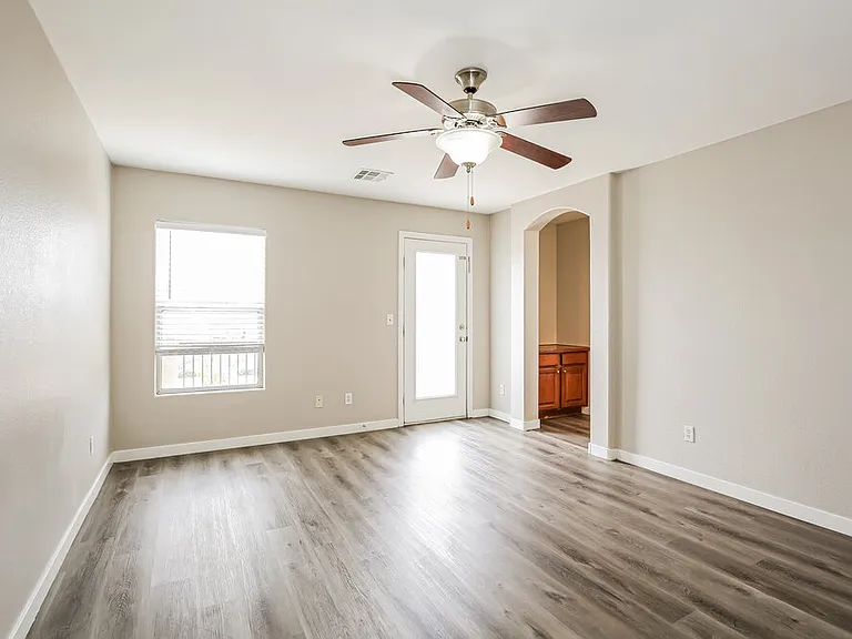 1081 Crescent Falls St — Photo 9