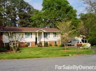 4362 Continental Dr, Pfafftown, NC 27040