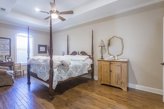 5th image of 3025 Summer Hill Cir