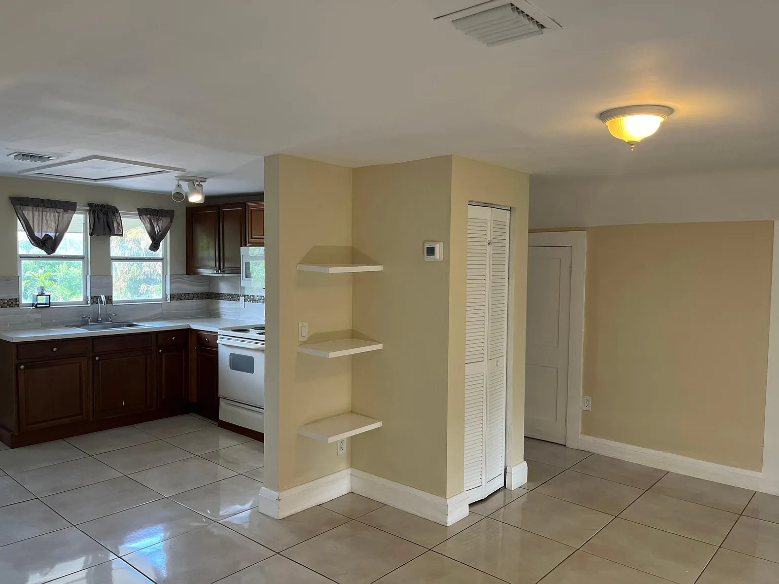 54th St, West Palm Beach — Photo 4