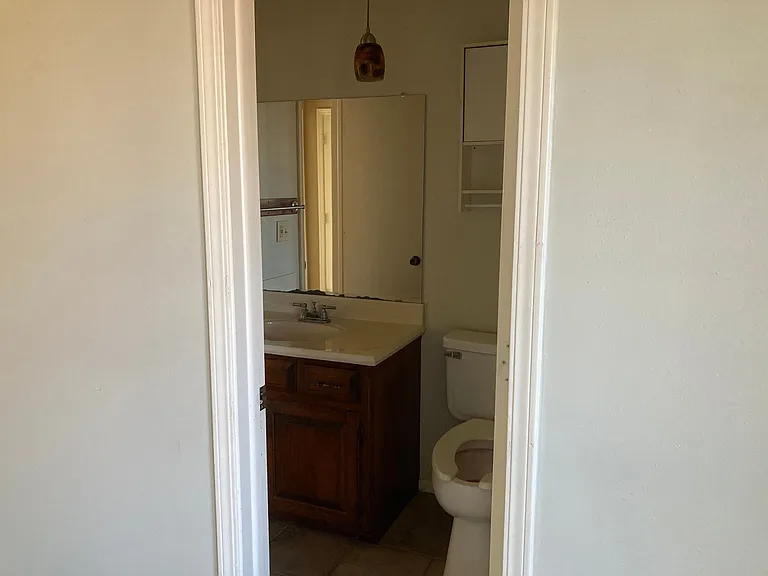 1/2 Bath