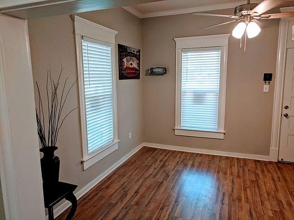 3rd image of 4929 Curzon Ave