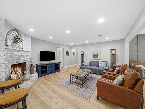 3rd image of 2619 Parana Dr