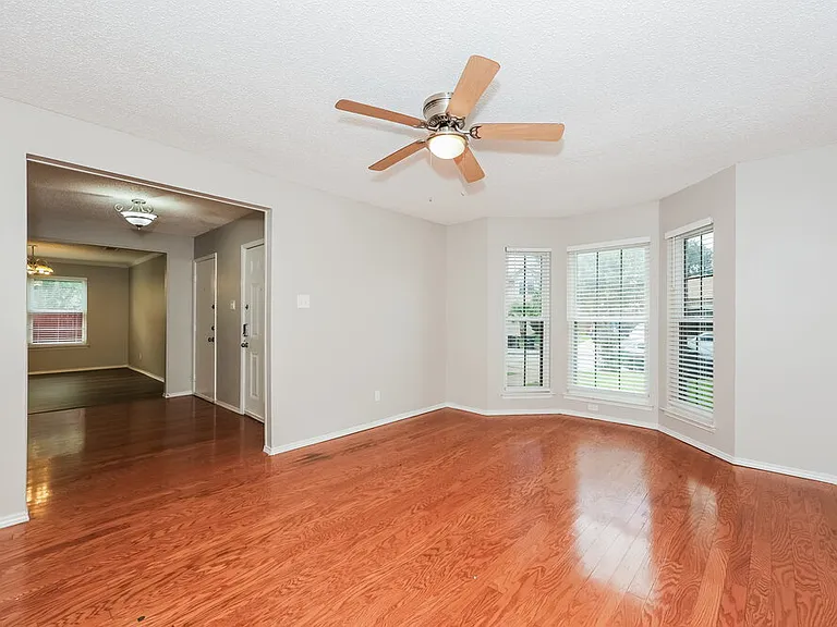 2729 Forest Creek Dr — Photo 10