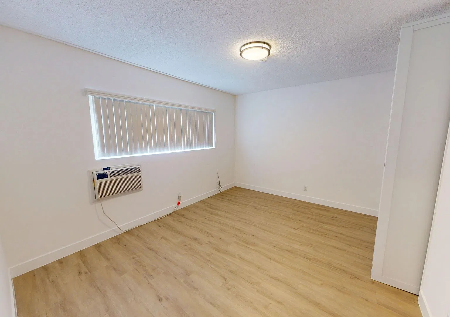 Beautiful 1 Bed 1 Bath — Photo 2