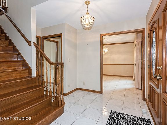 3rd image of 888 Braintree Ln