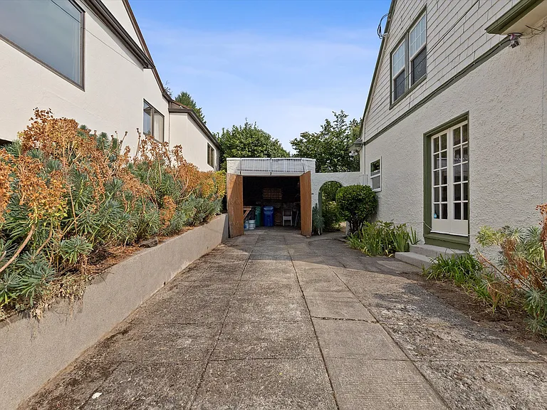 SE Hawthorne Blvd — Photo 38