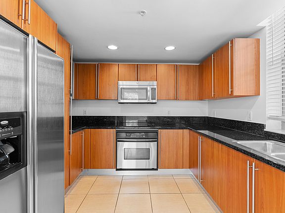 4th image of 610 Clematis St APT 224