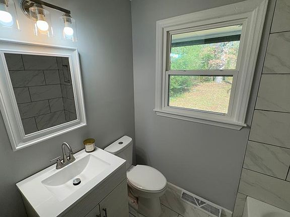 3rd image of 3843 Foxford Pl