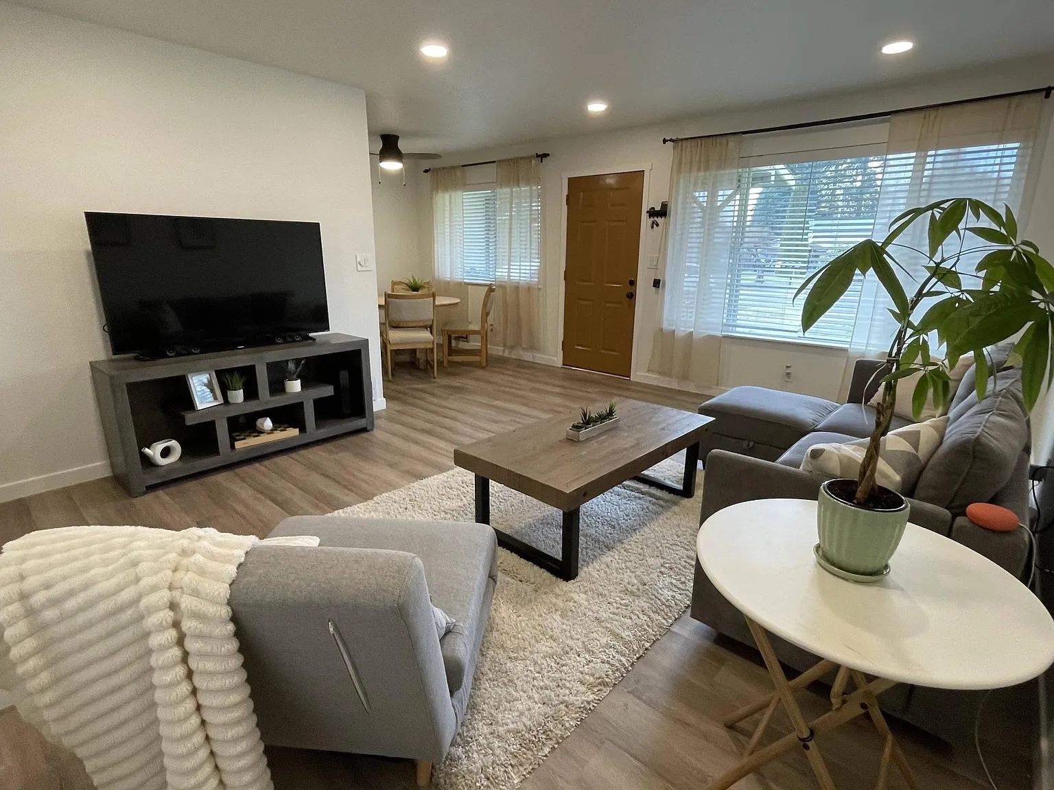 2 bed, 1020 sqft, $2,425 — Photo 4