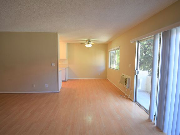 3rd image of 6115 Whitsett Ave APT 207