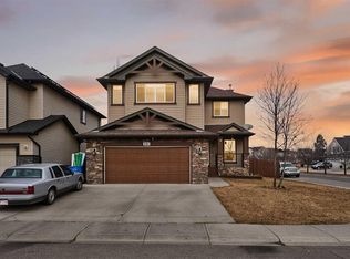280 S Willowmere Way, Chestermere, AB T1X 0E1