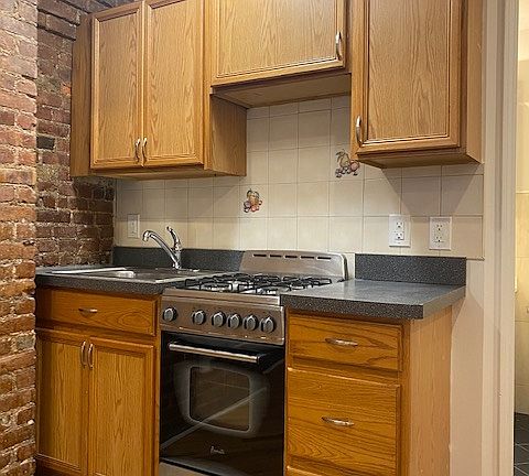 3rd image of 120 Orchard St #1S
