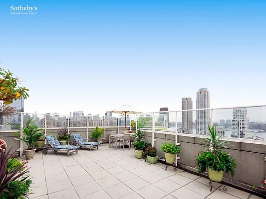 Rented by Sotheby's International Realty | media 7