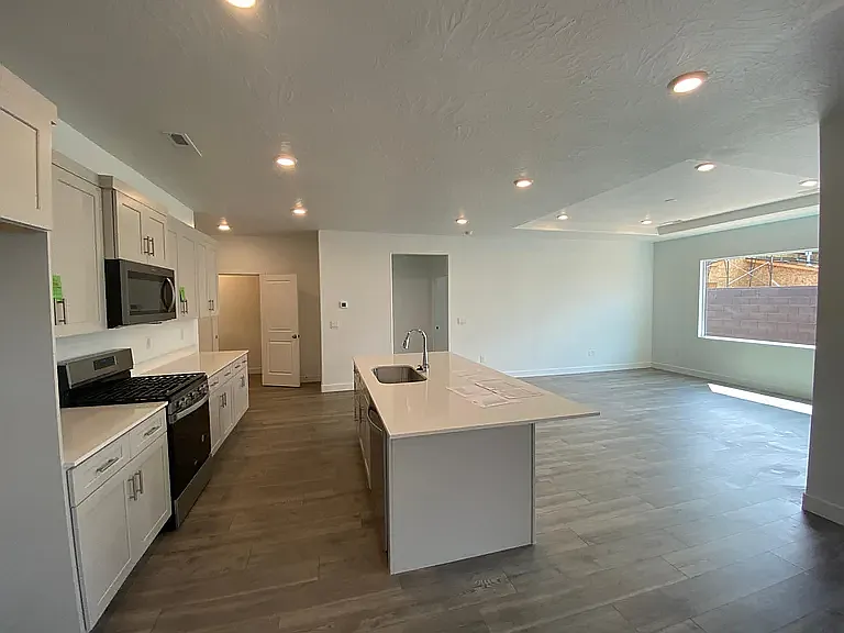 Building Photo - 1491 S Wagon Box Way