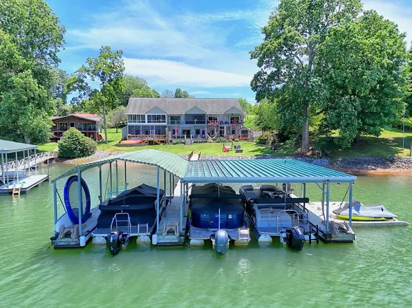 209B N Berrong St, Hiawassee, GA 30546