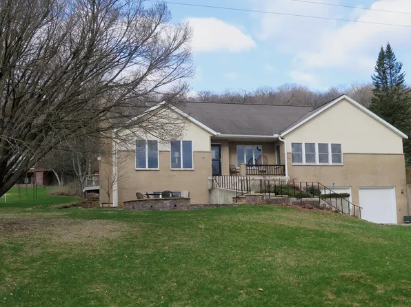 705 Valley View Dr, Decorah, IA 52101