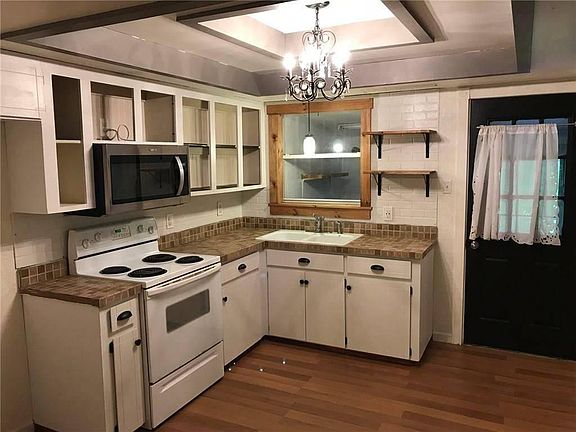 4th image of 203 Live Oak Ln