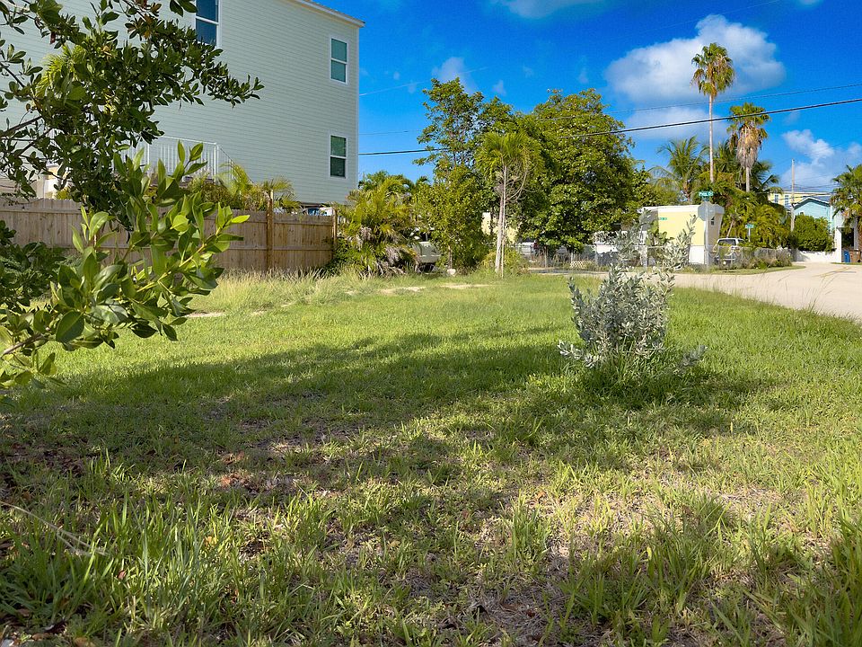 2nd image of 1A Palm Dr