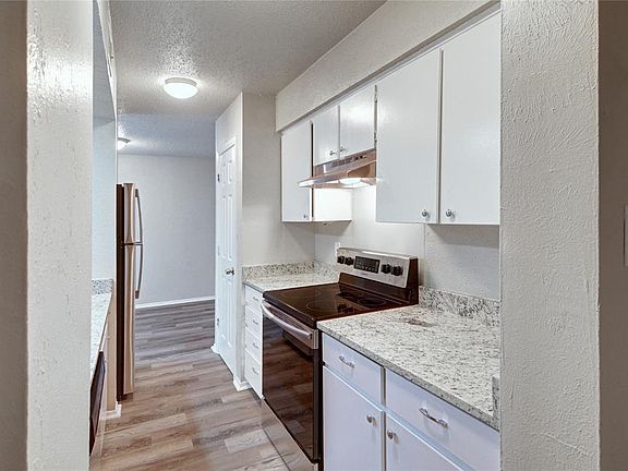 KITCHEN WITH GRANITE COUNTERTOPS