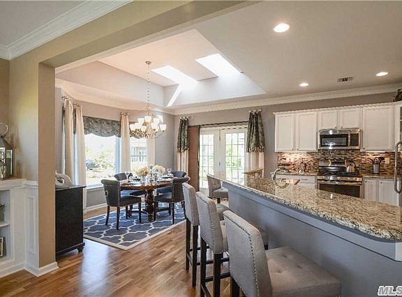 5th image of 160 Stoneleigh Dr #3201