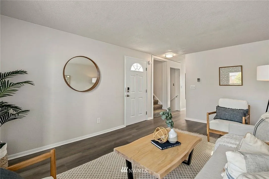 3 bed, 1000 sqft, $3,150 — Photo 3