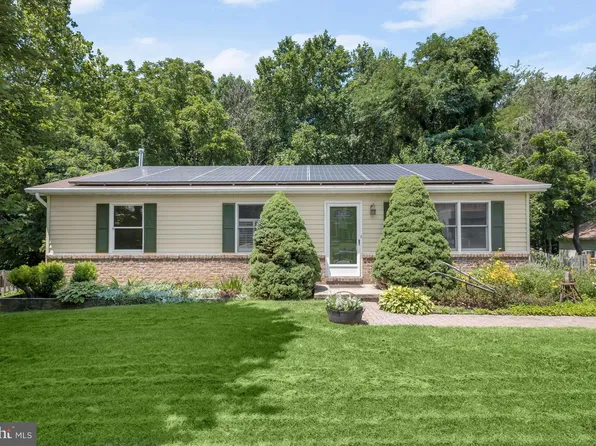 7262 Pommel Dr, Sykesville, MD 21784