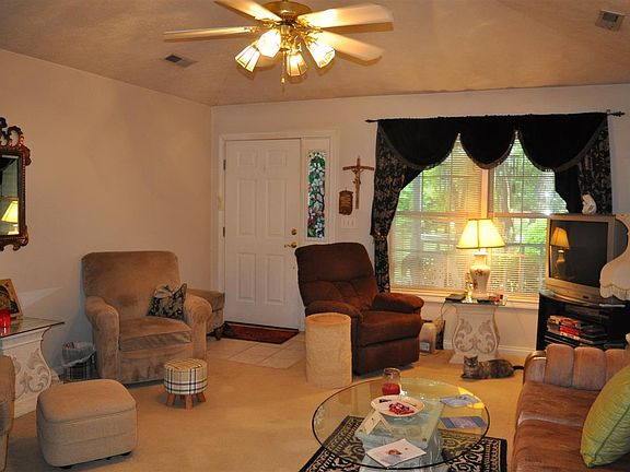 2nd image of 644 S Blitzen Ln