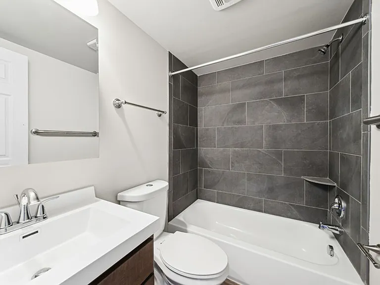 Williamsburg Apartments — Photo 10