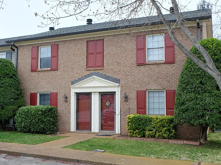 138 Academy Sq — Photo 1