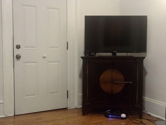 4th image of 9 Scribner Ave #1