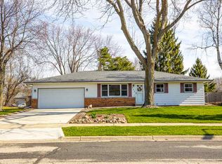 355 Pine Way, Oregon, WI 53575