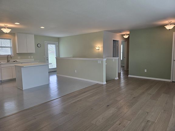 5th image of 3345 McCann Dr