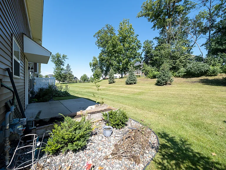 5874 Royalton Rd NE — Photo 12