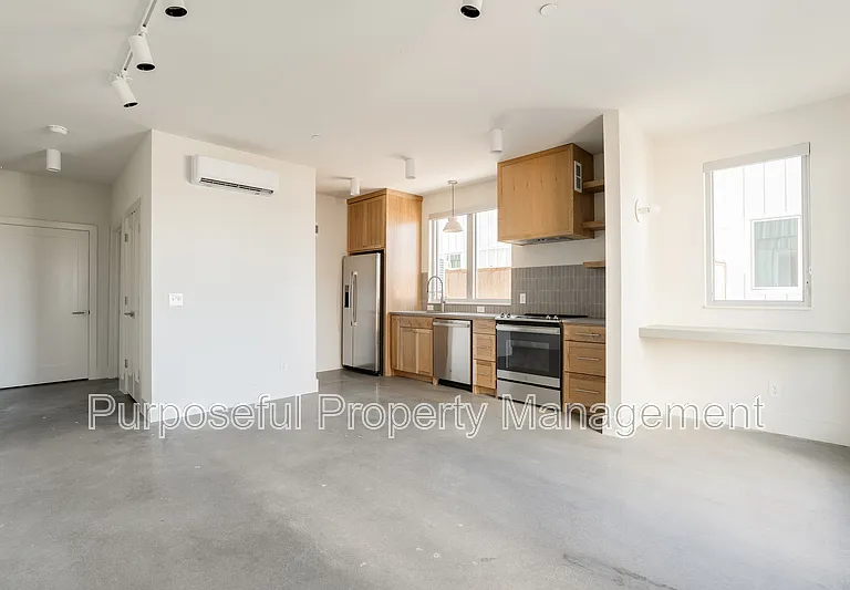 934 Hangar Dr #1 — Photo 5