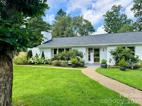 15 Red Oak Rd, Asheville, NC 28804