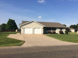 702 N Bitterroot Ct, Athens, IL 62613