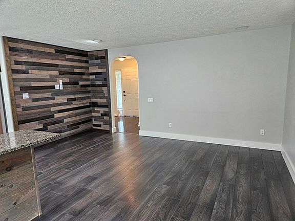 5th image of 1320 Hidden Creek Dr N